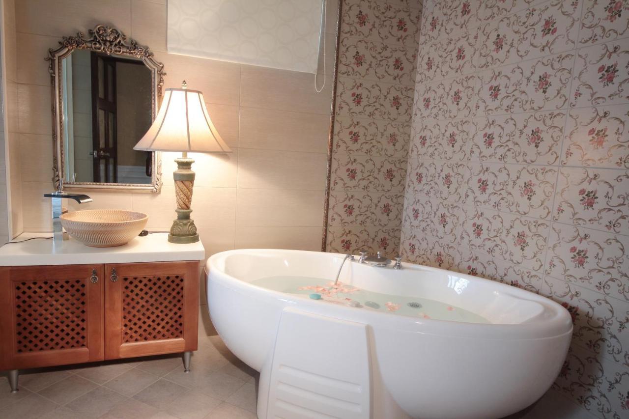 Luxembourg Hills Homestay Джиаоси Екстериор снимка