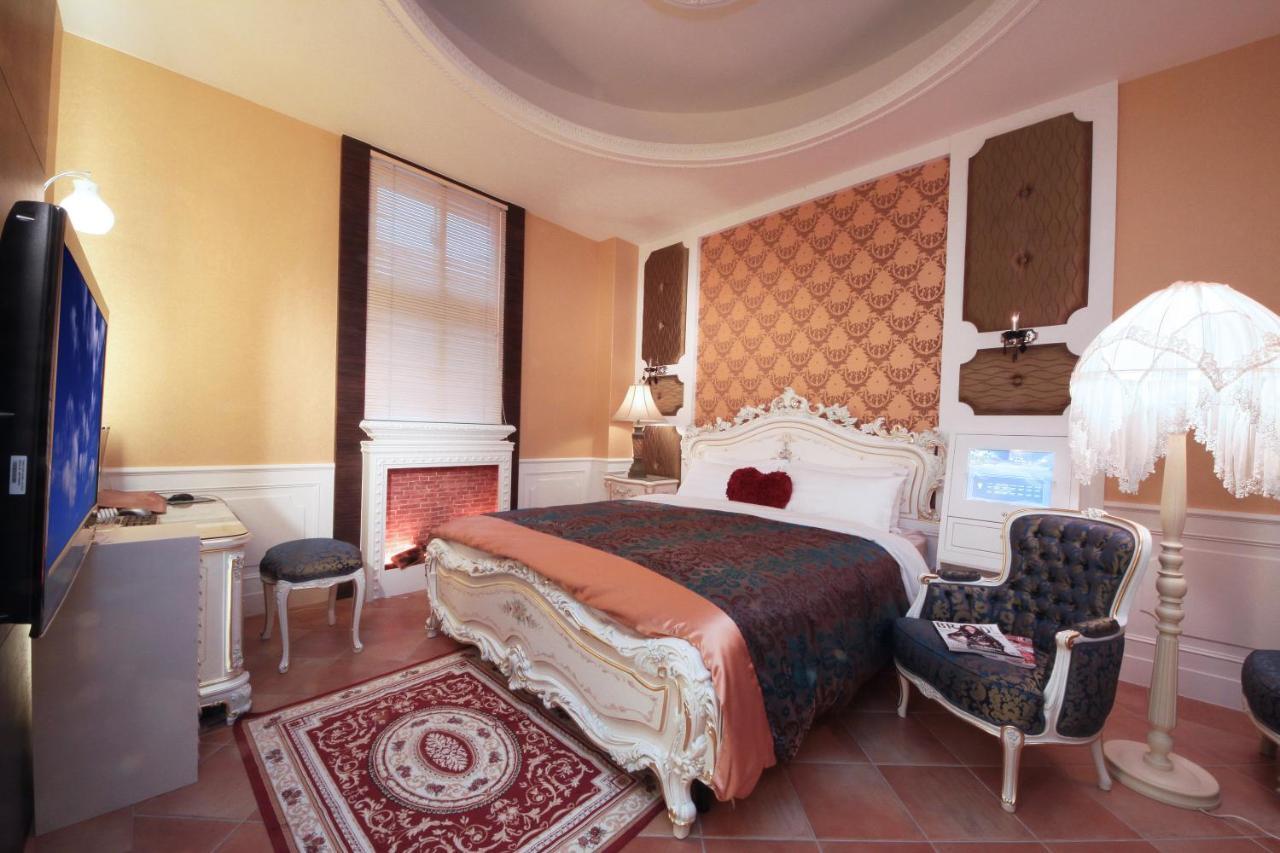Luxembourg Hills Homestay Джиаоси Екстериор снимка