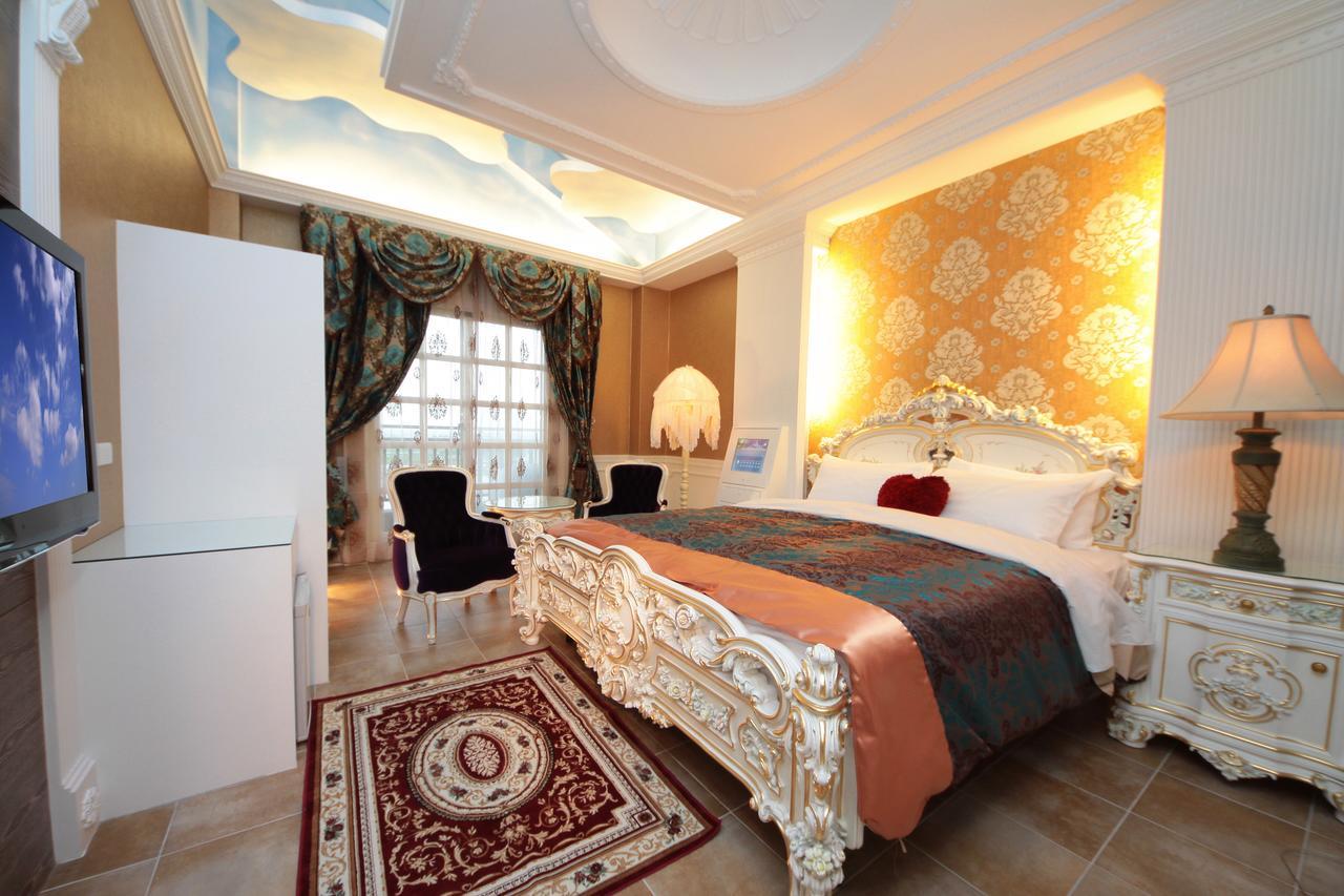 Luxembourg Hills Homestay Джиаоси Екстериор снимка